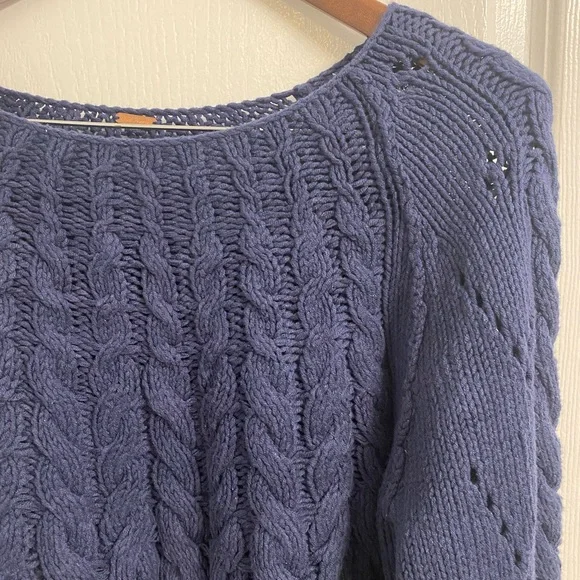 NWT Free People Cable Knit Sweater Navy Blue scooped Neck Ripped Cuff Size XS/S - Picture 8 of 15